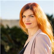 Laureata in lingue e relazioni internazionali alla Ca' Foscari offre lezioni private